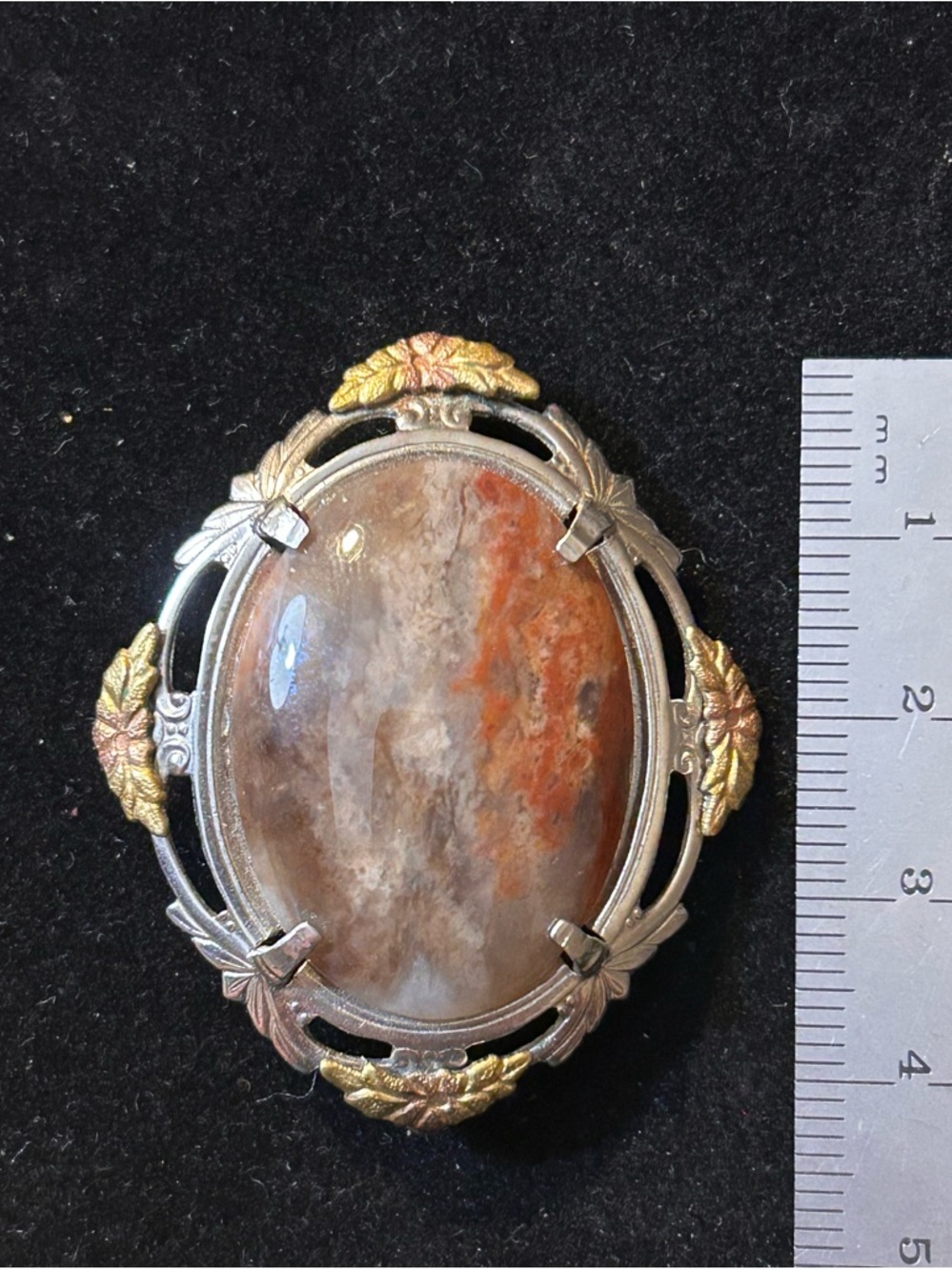 Black Hills Gold Oval Agate Leaf-Accent Brooch in Brown and Orange - Picture 3 of 5